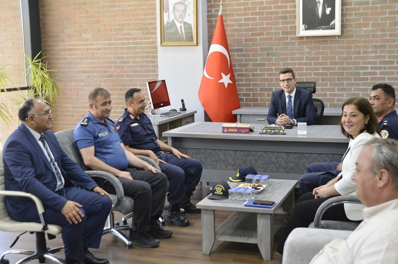 Kaymakam Yusuf Kaptanoğlu Daire Amirleriyle Bir Araya Geldi